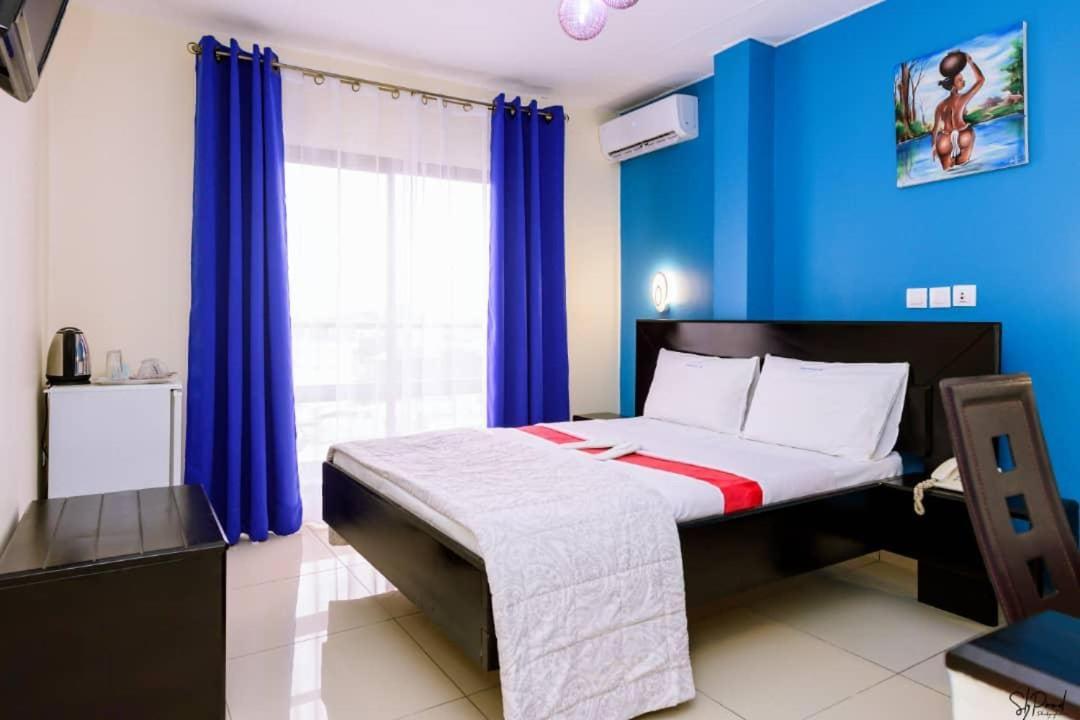 Serena Hotel Douala Bagian luar foto