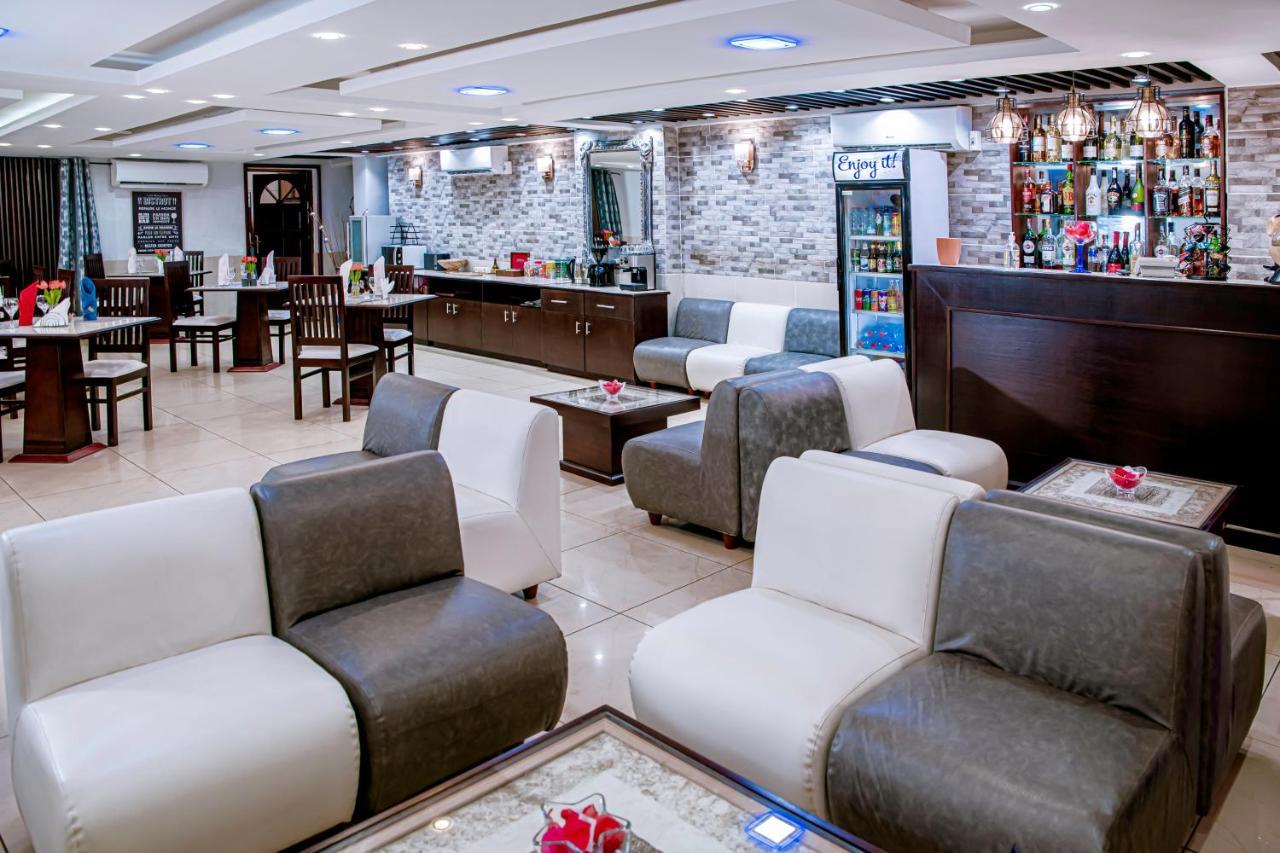 Serena Hotel Douala Bagian luar foto
