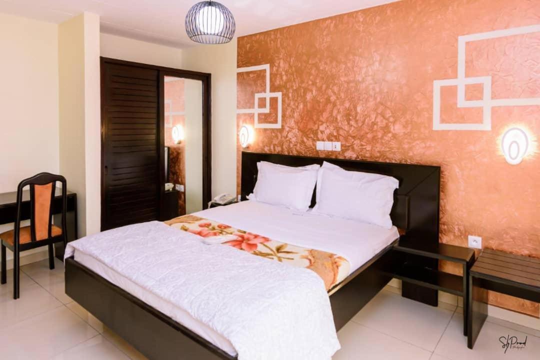 Serena Hotel Douala Bagian luar foto