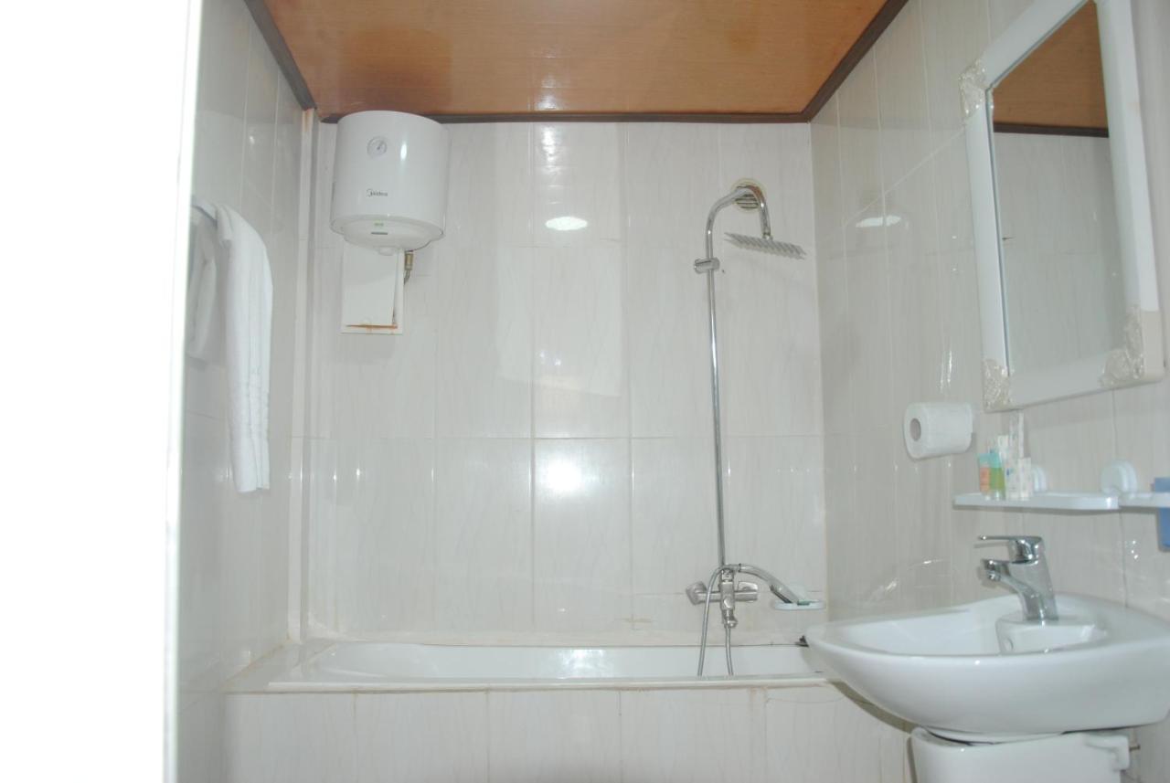 Serena Hotel Douala Bagian luar foto