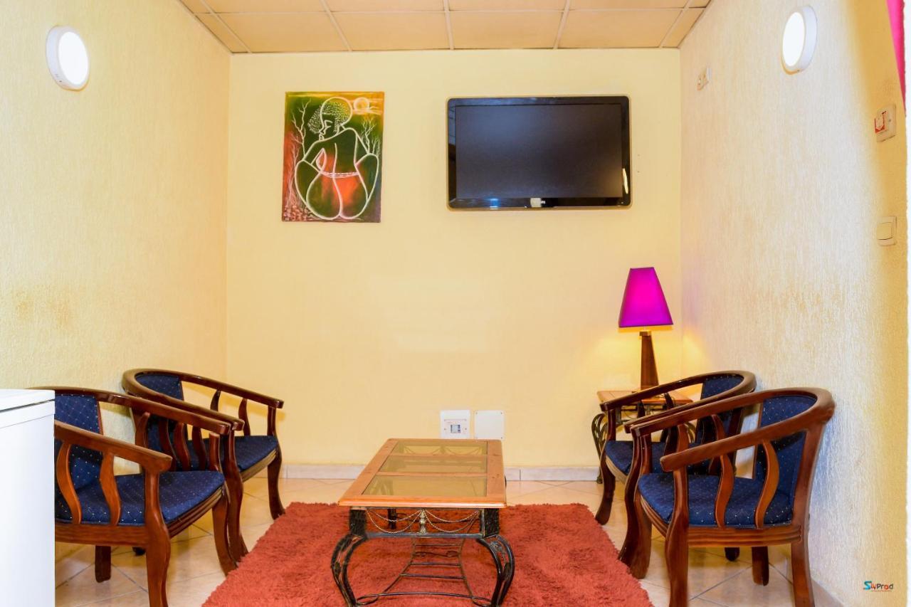 Serena Hotel Douala Bagian luar foto